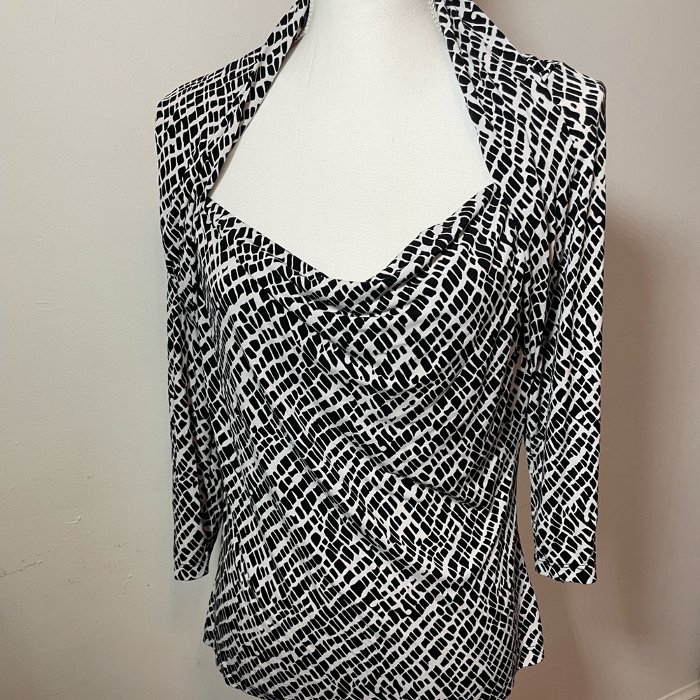 - Black white blouse EUC sexy fitting Large scoop front Worthington Strech